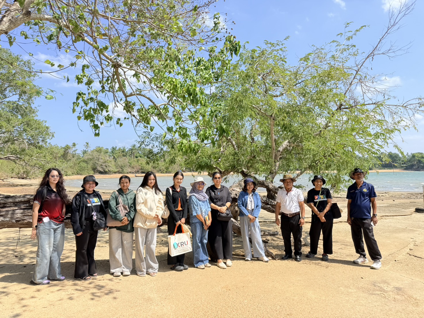 พช.กระบี่ ร่วมกับสถาบันราชภัฏภูเก็ต ลงพื้นที่สำรวจชุมชนท่องเที่ยวบ้านแหลมโพธิ์
