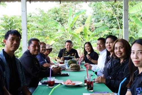 รองผู้ว่าฯ กระบี่ ลงพื้นที่เยี่ยมชมแปลงโคก หนอง นา ตำบลกระบี่น้อย